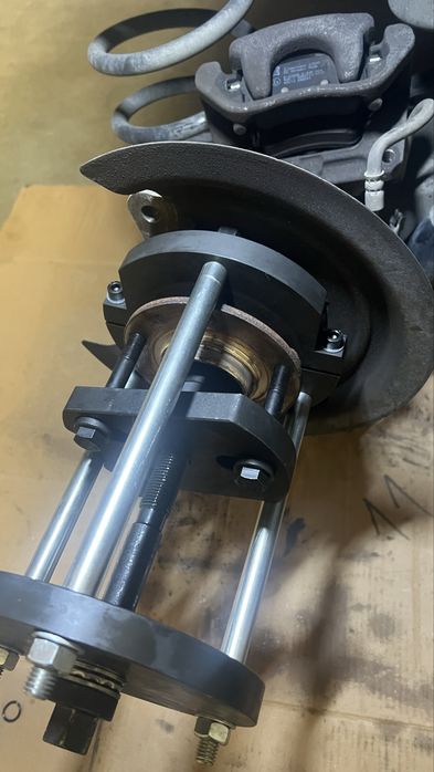 Скоба за задни лагери Peugeot Expert