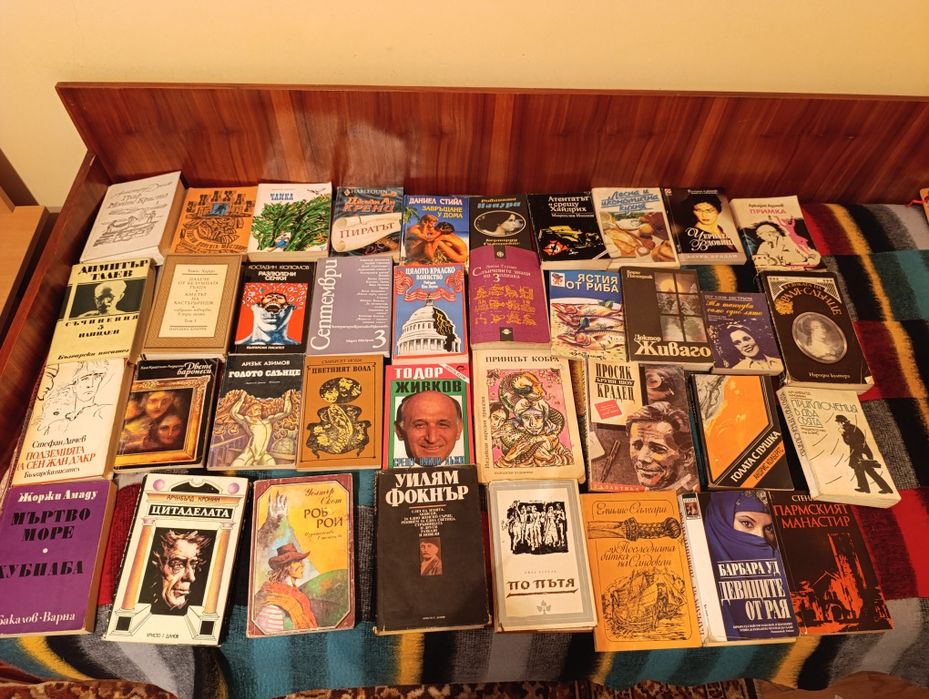 Книги всякакви жанрове.