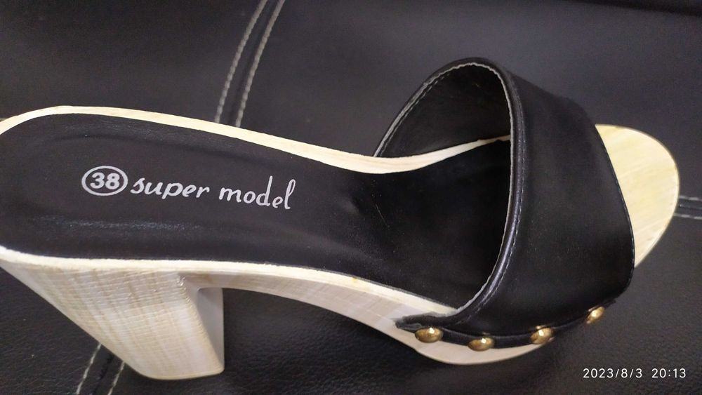 Продавам дамско сабо