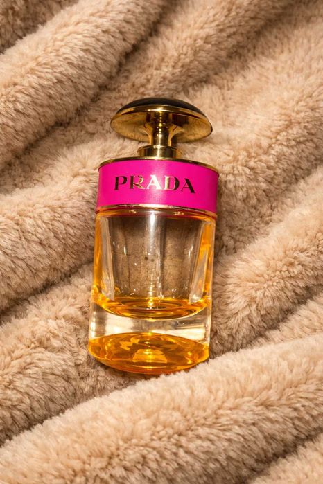 prada парфюм оригинална опаковка има останал малко парфюм вътре идеално състояние за колекционери