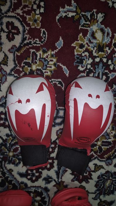 Продам фута и перчатки для карате