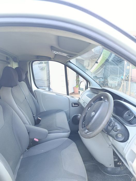 Dubița 3.5 t cu volan pe dreapta