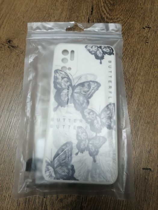 Vând huse telefon.