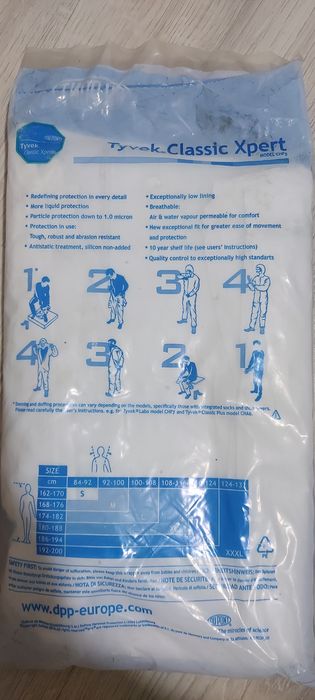 Одноразовые комбинезоны рабочие.