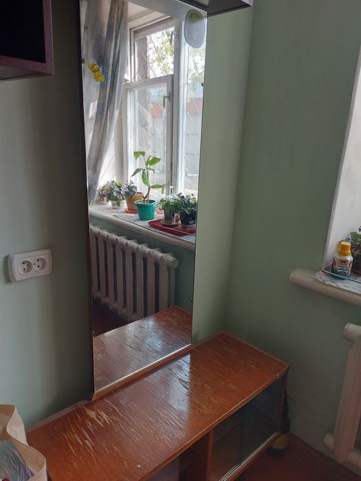 Трюмо с зеркалом