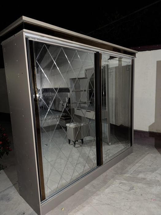 Срочно спальни гарнитур сотилади холати тиниқ