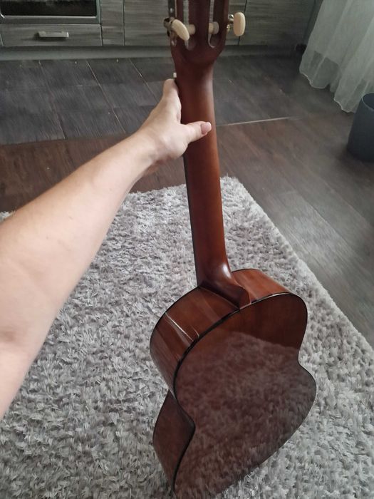 Гитара акустическая