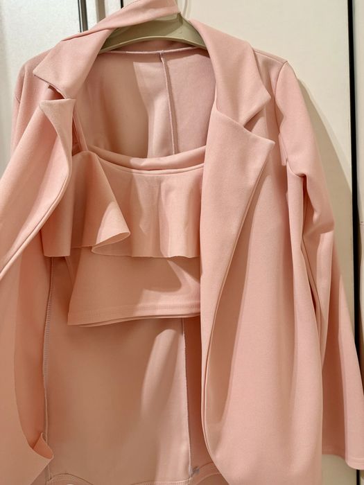 Елегантно костюмче за момиче от три части