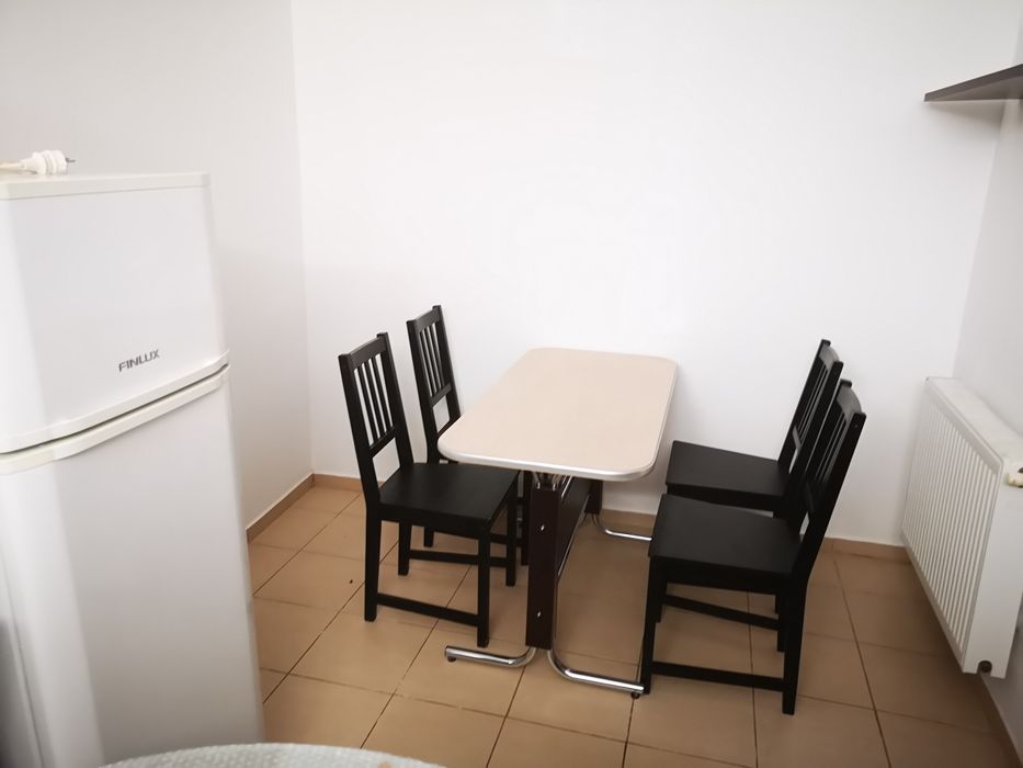 Inchiriez-apartament 2 camere-în vila/la curte.