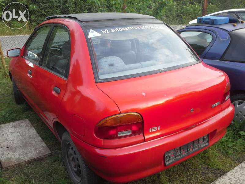 Mazda 121 на Части