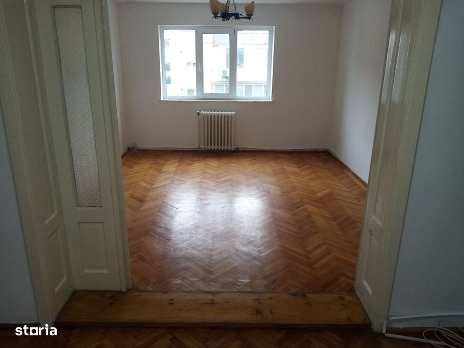 Apartament 4 camere decomandat,Simeria- zonă centrală — fotografia 3