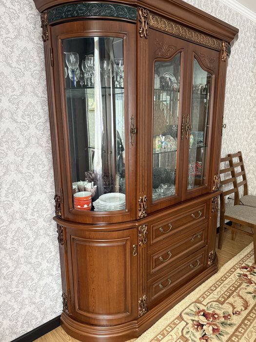 Продам стол и стулья, шкаф