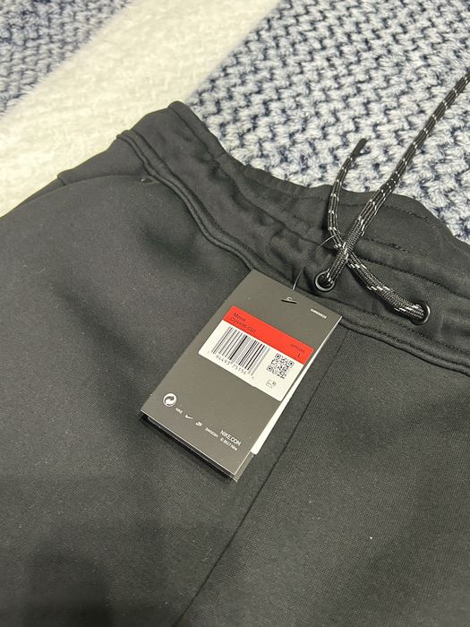 Pantaloni Nike Tech