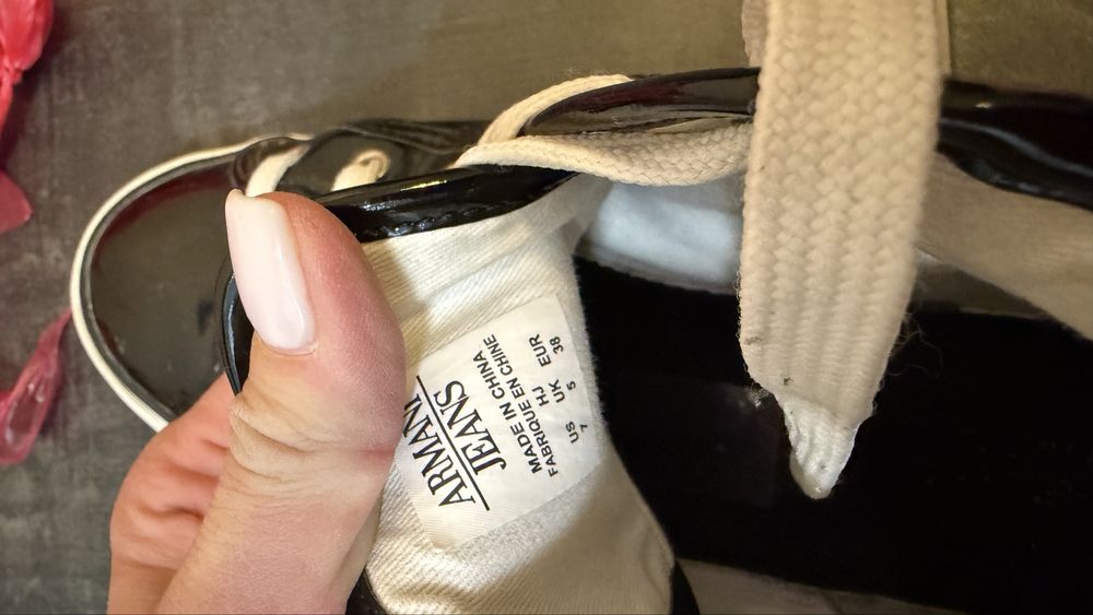 Обувки ( кецове, високи  ) Армани    черни