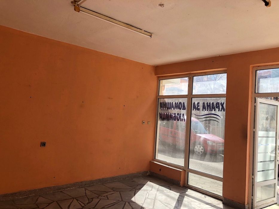 Дава се под наем Магазин в Кюстендил, Център - 37 кв.м за 300 € - Снимка #5