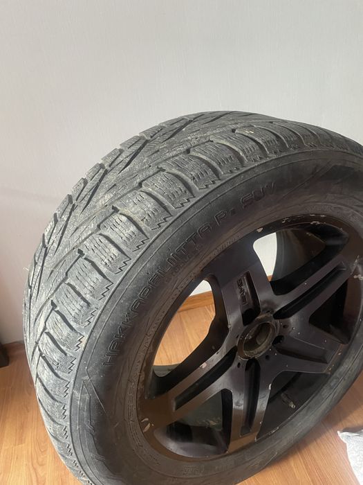 Продам шины с титанками 275 55 r19