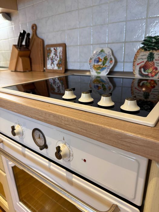 Кухня от масив с уреди Bosch и Gorenje – 3.30 м