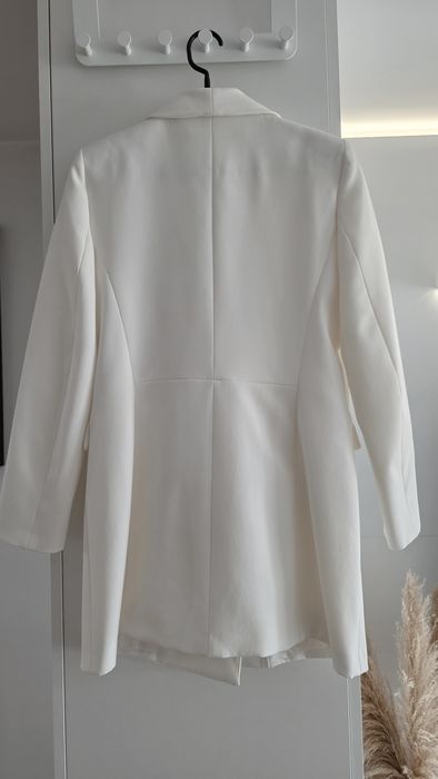 Елегантен бял блейзър Zara
