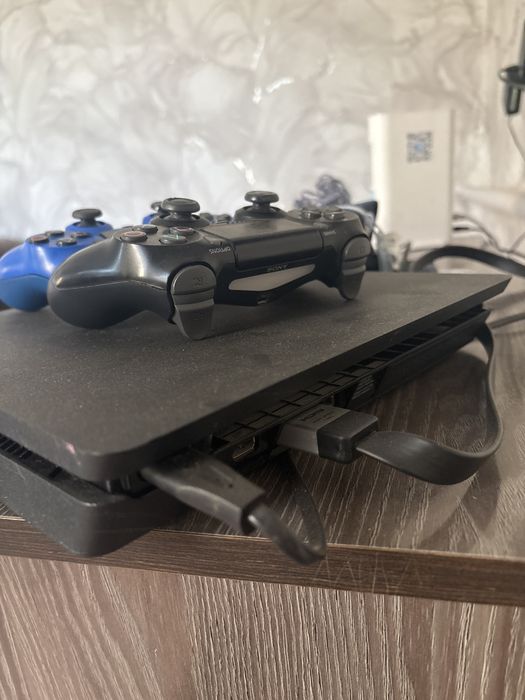 Продам Ps 4 pro хорошие