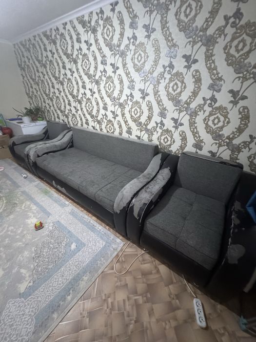 Отдам бесплатно диван с двумя креслами раскладывающимися