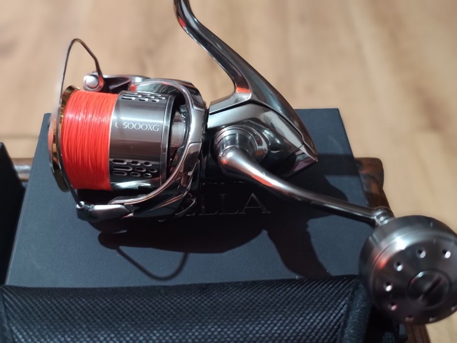 Vând mulineta Shimano STELA