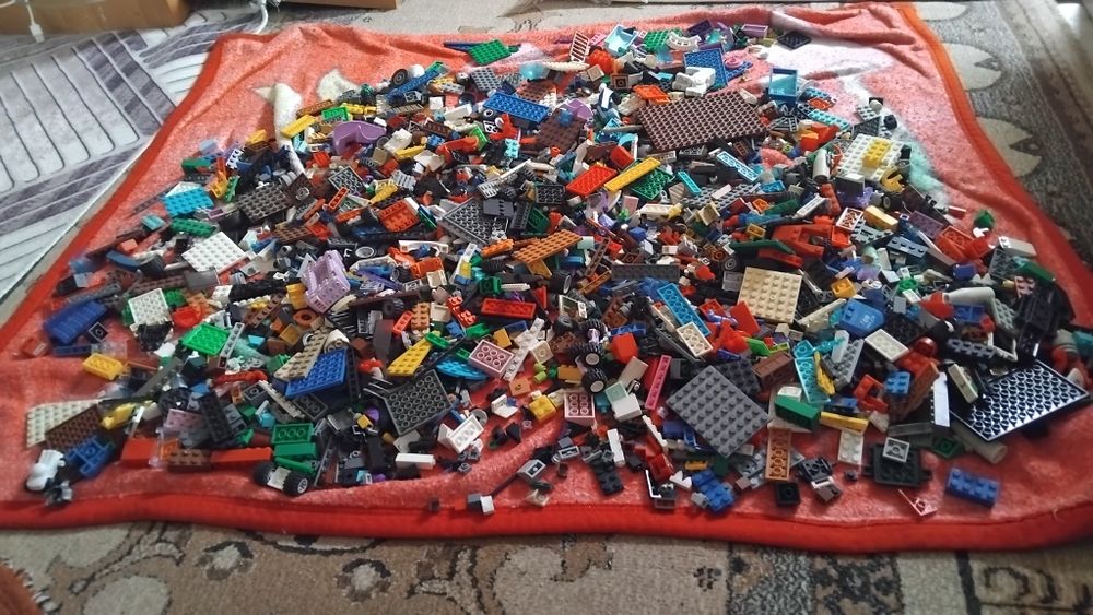 Vând piese lego toate temele