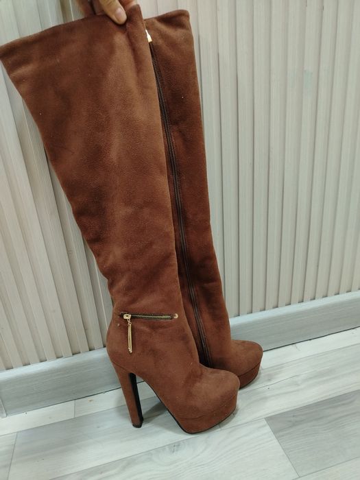 Срочно продам Зимние длинные сапоги