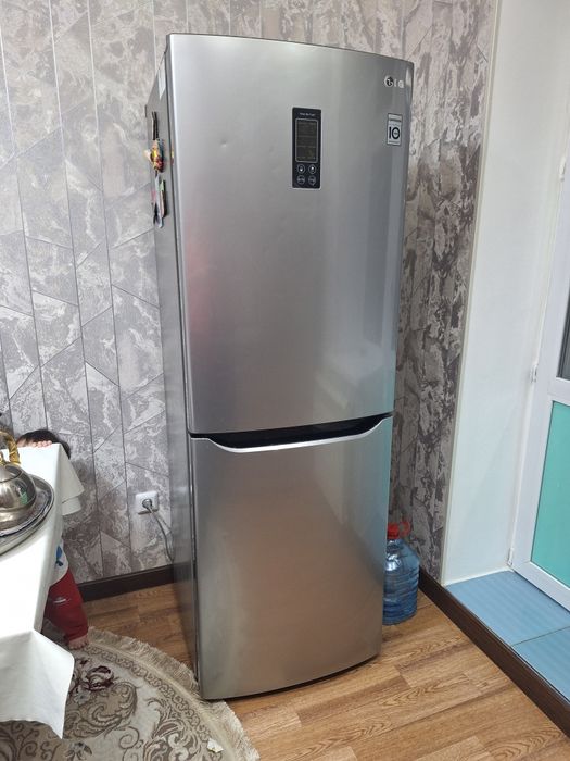 Холодильник LG с морозильником