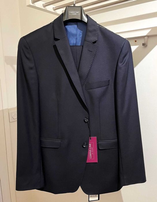 Тъмно син мъжки костюм размер 102 /50 +/