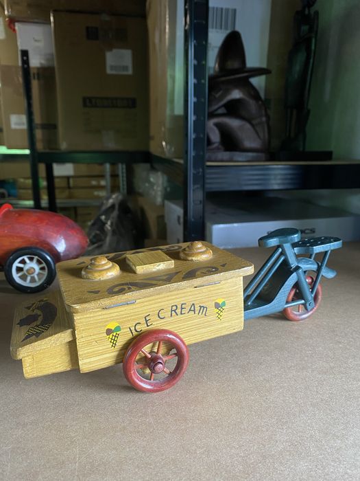 Винтидж триколка за сладолед от дърво