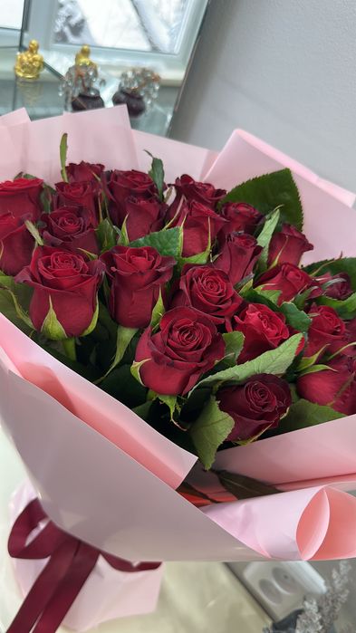 Букет цветов темно-красные розы