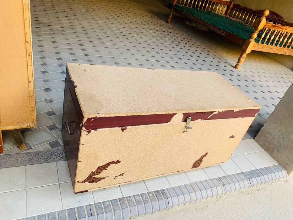 Диван эски. Трюмо. Сандик. Шфанер б/у 3эшикли