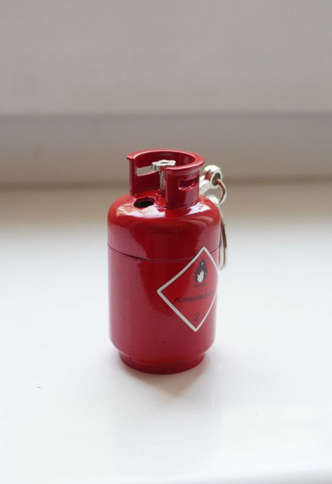 Газовая зажигалка