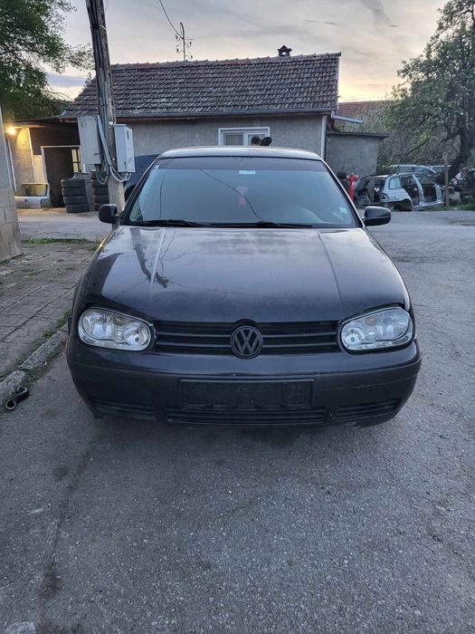Продавам голф 4 1.9 131 На части