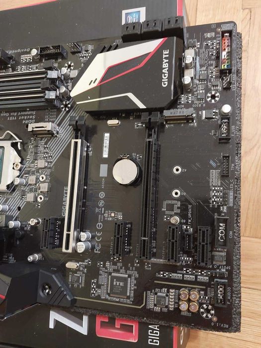 Intel Core i7 9700K + Gigabyte Z390 Gaming X