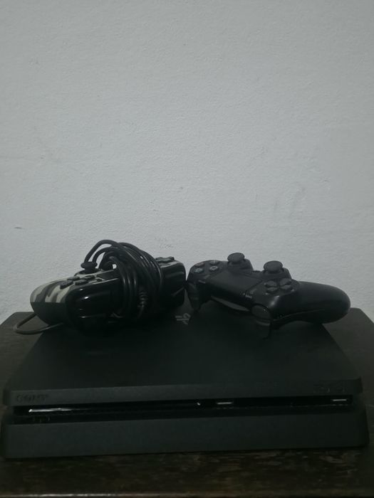 Vand PS4 1TB sau schimb cu telefon
