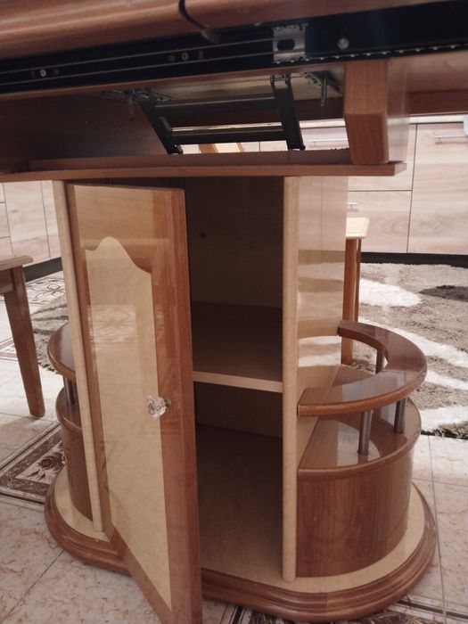 Кухненный стол со стульчиками