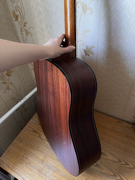 Акустическая гитара бренда «Deviser»