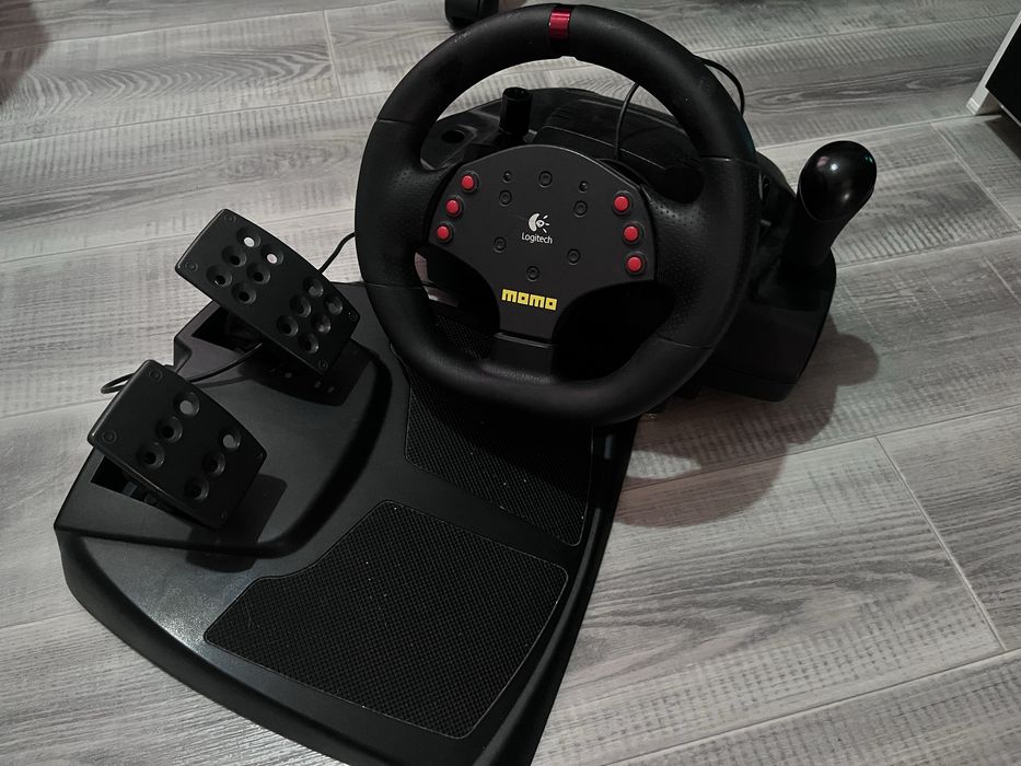 Игровой руль logitech momo racing