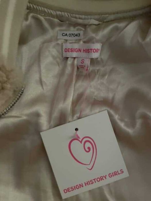 продам куртку бомбер на девочку 6-8 лет ,привезли из Канады