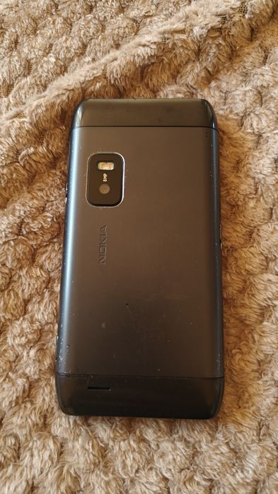 Nokia e7 impecabil fara probleme.
