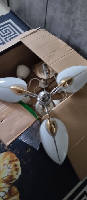 Продам люстры в отличном состоянии