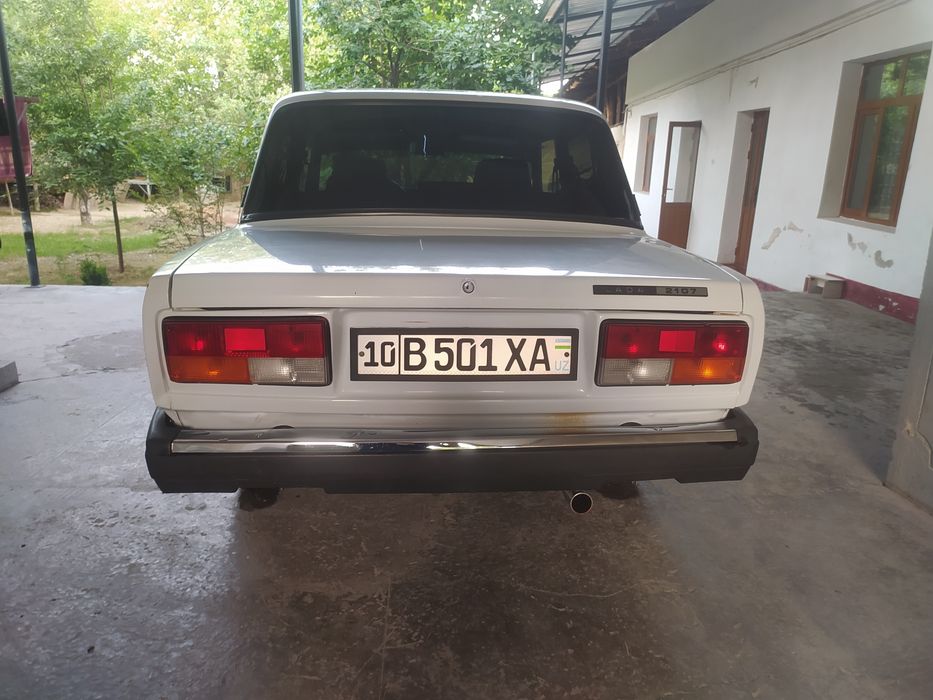 Vaz 2107 sotiladi