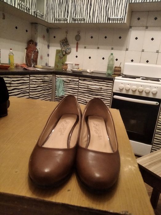 Туфли осенние на танкетке