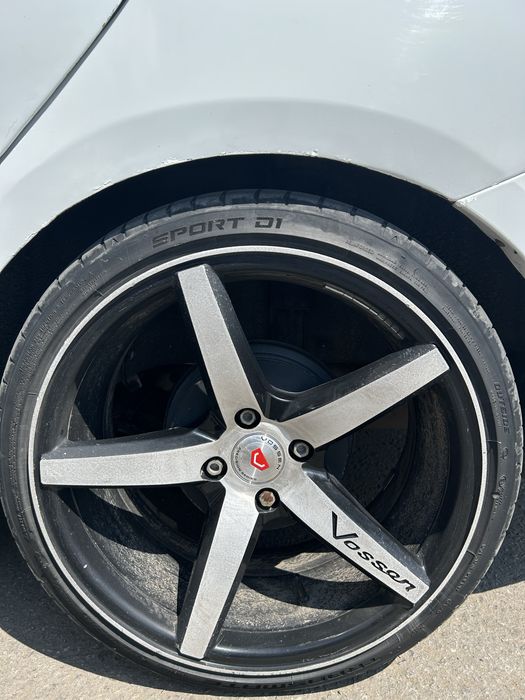 Продам диски R17 Vossen