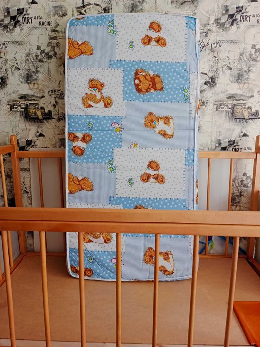 Кровать детская с матрасом