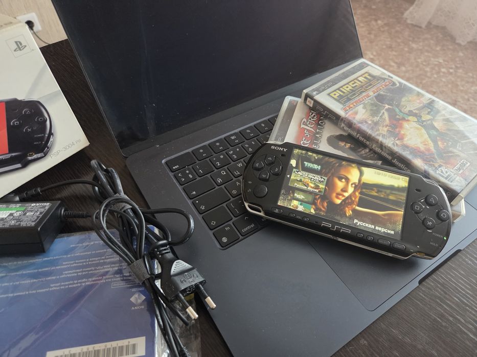 Sony PSP-3004 Piano Black + Коробка,диски, документы, полный комплект