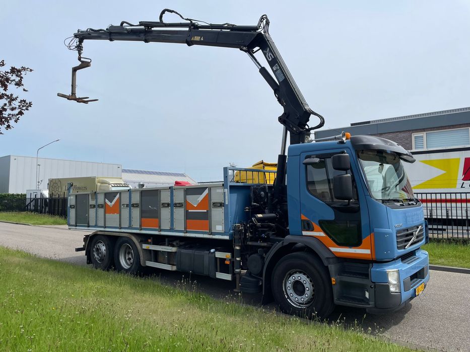 Camion Volvo FE 320 cu macara HIAB 2008, 320 CP