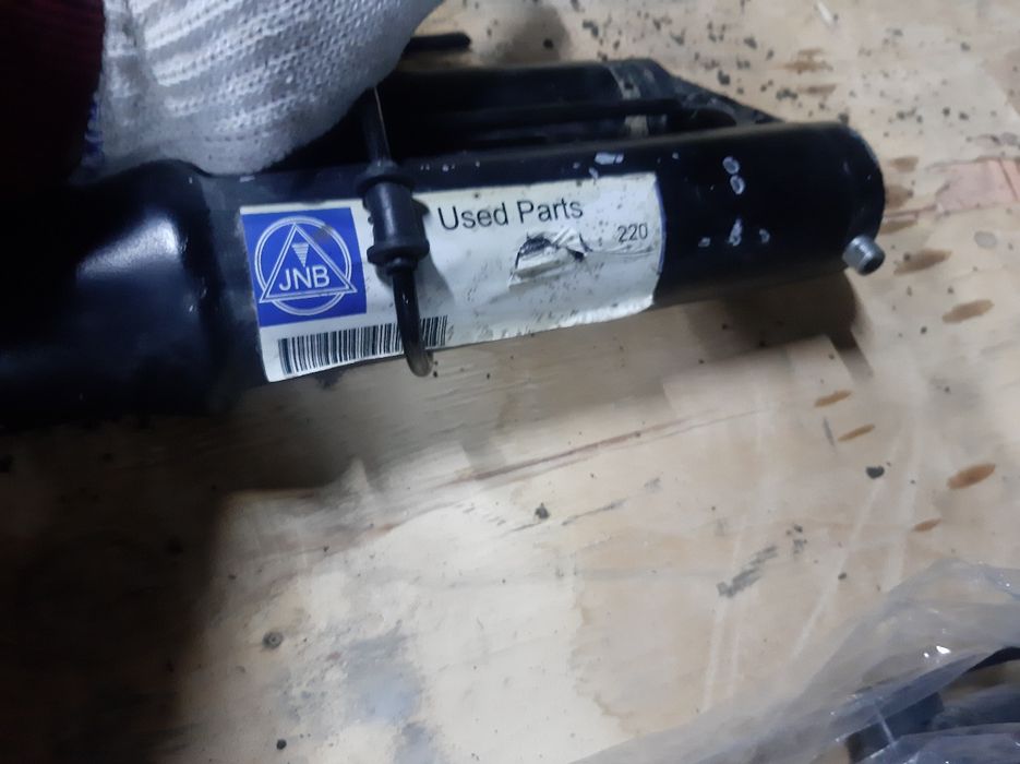 Стойка на мерс S 220