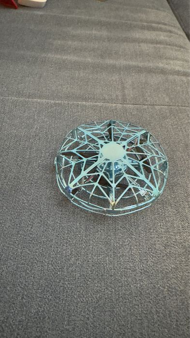 Маленький Дрон без пульта управления